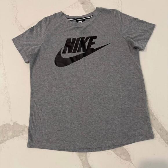 Nike Tops - Nike Swoosh Casual Athleisure ShortSleeve T-Shirt Womens Medium Gray Workout Gym